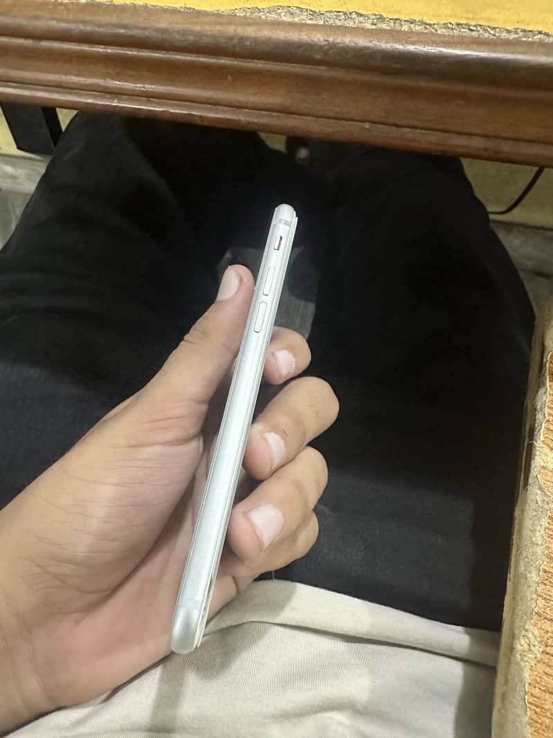 Apple iPhone 8 3