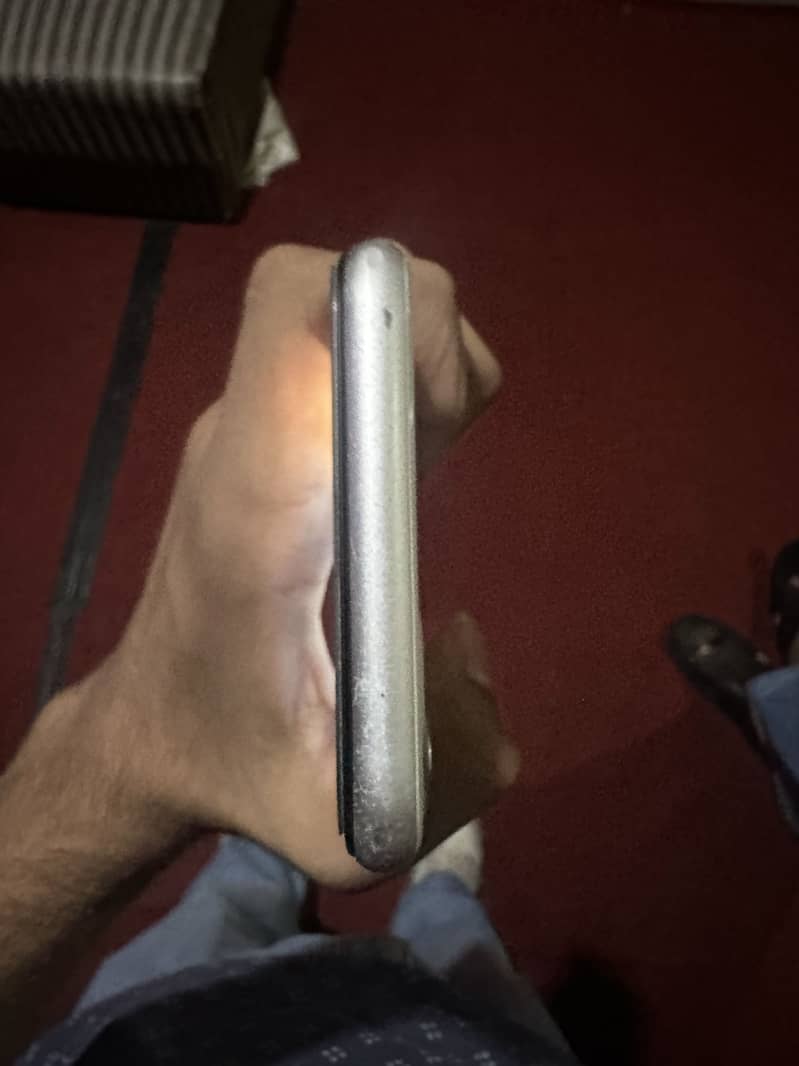Apple iPhone 11 4