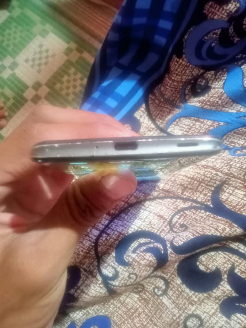 Sharp Aquos Zero 2 2