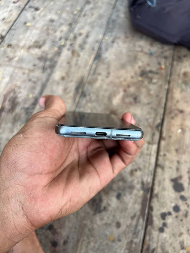 Google Pixel 8 4