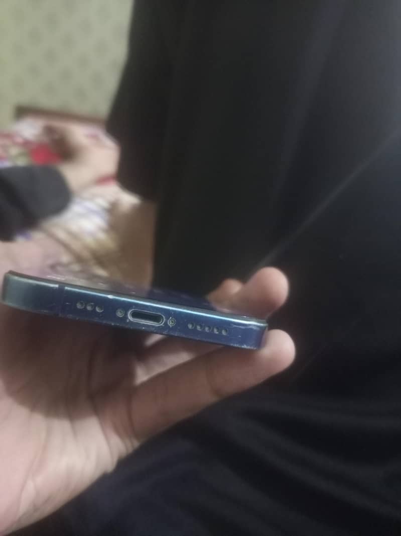 Apple iPhone 12 1