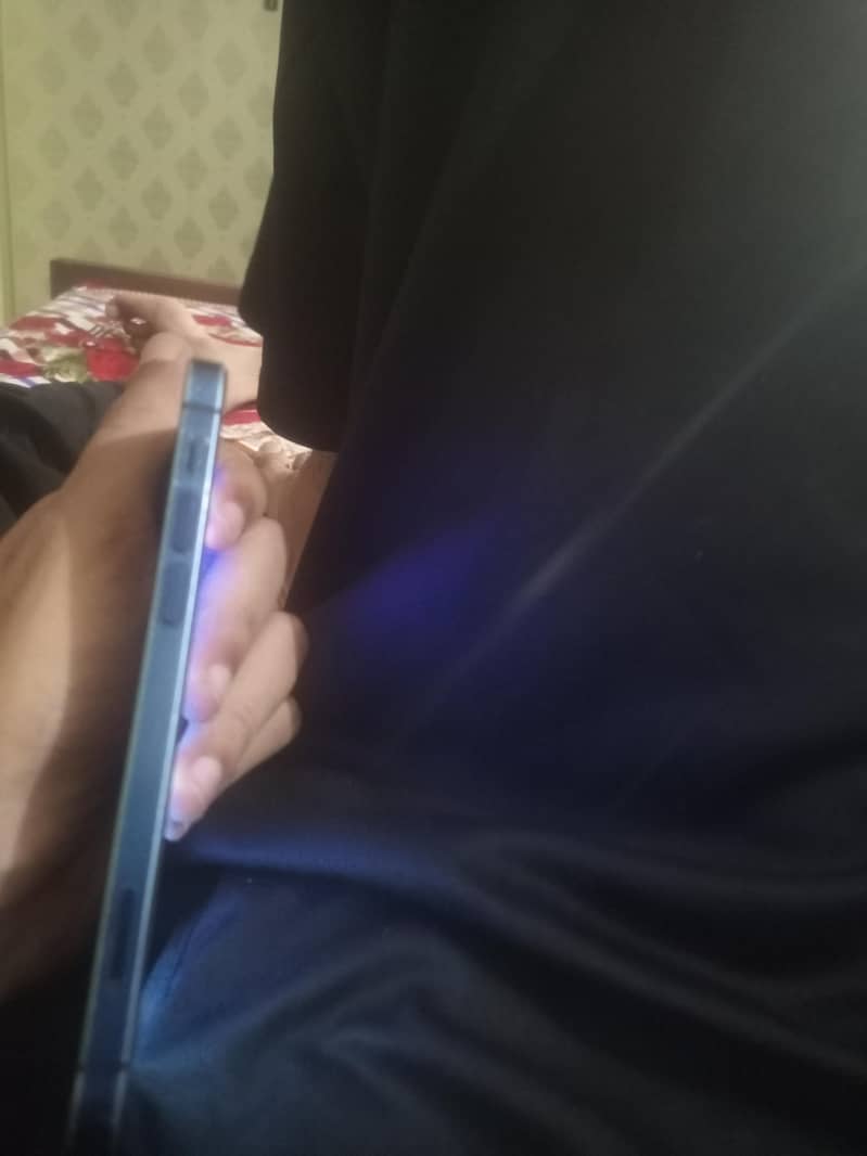 Apple iPhone 12 3