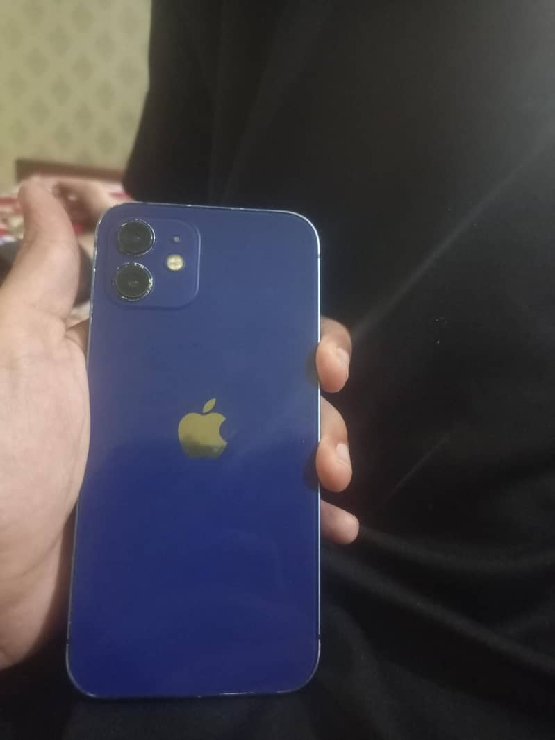 Apple iPhone 12 4