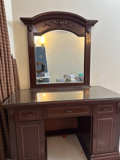 bed set with dressing table