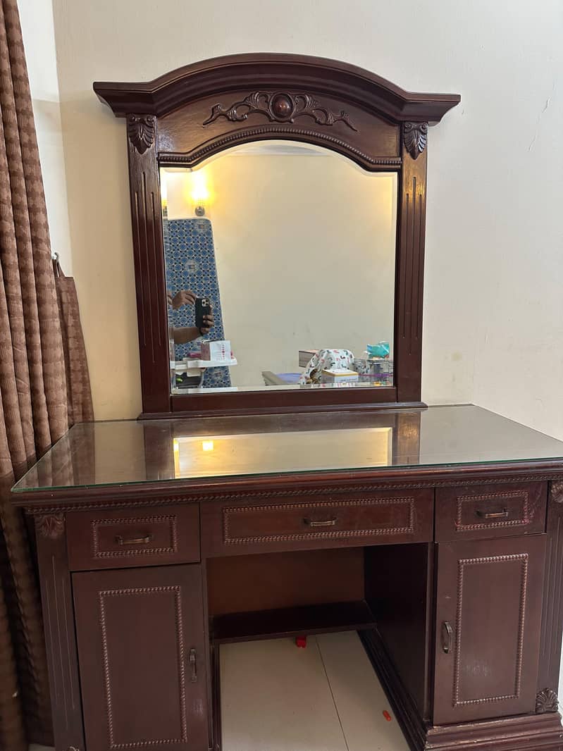 bed set with dressing table 0