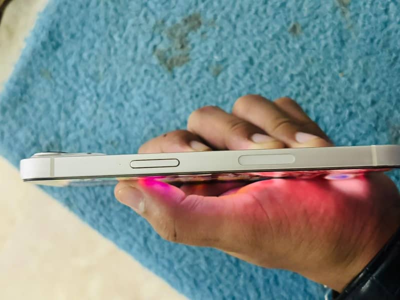 Apple iPhone 13 5