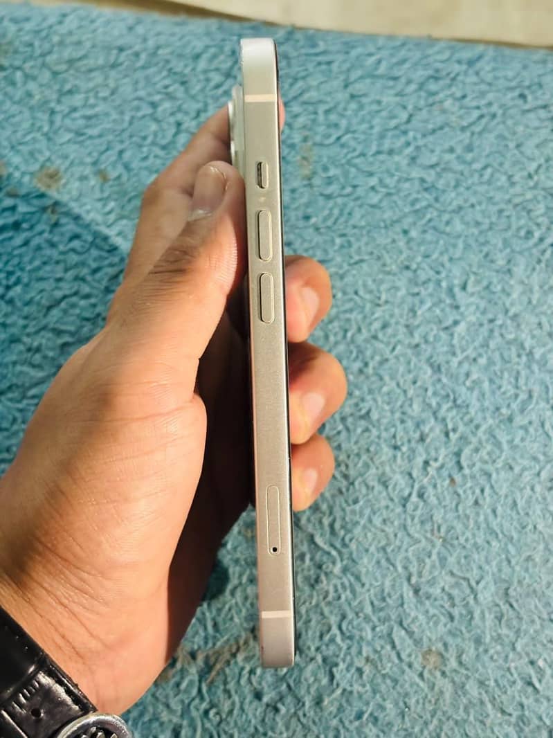 Apple iPhone 13 7