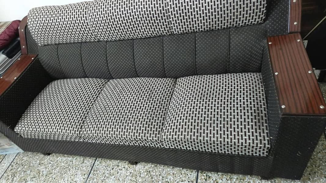 3 sofas 1