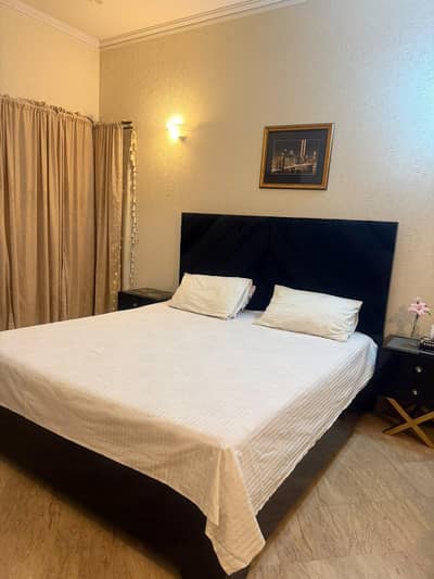 A black full king bed set