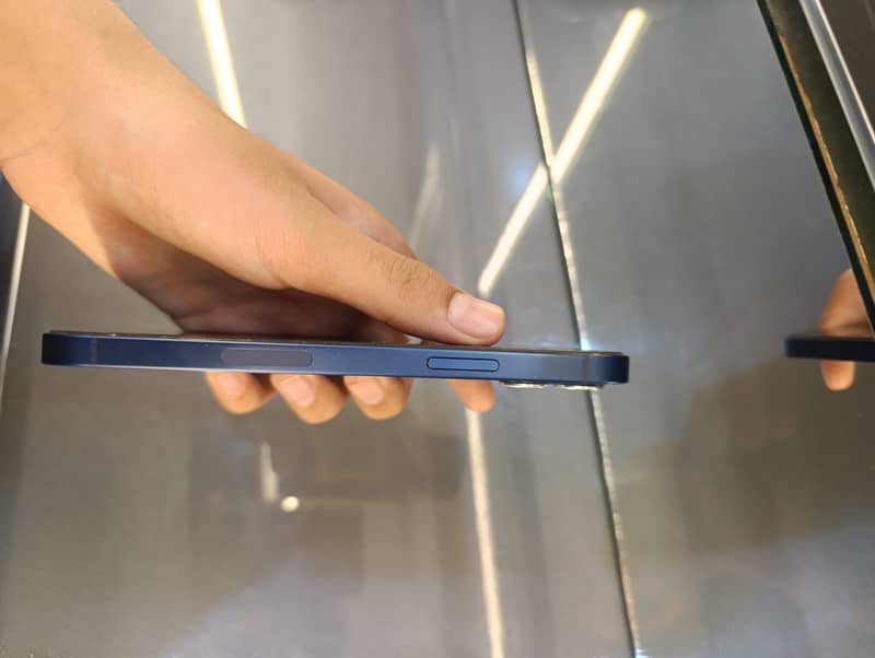 Apple iPhone 12 1
