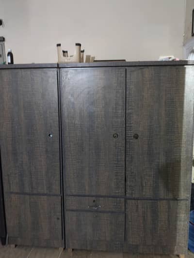 Wardrobe Almari 3 door for sale