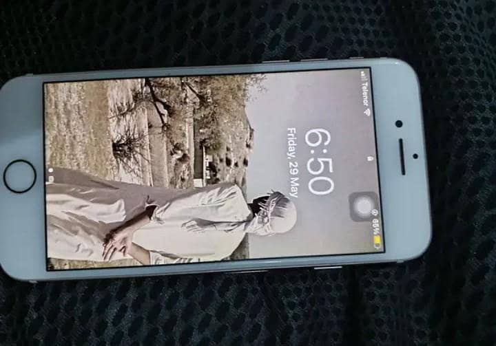 Apple iPhone 7 0