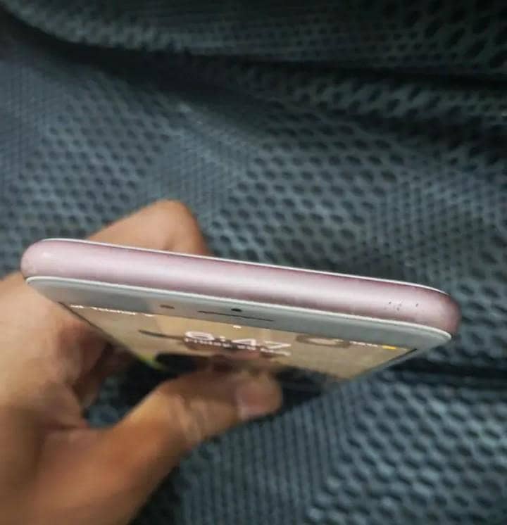 Apple iPhone 7 2