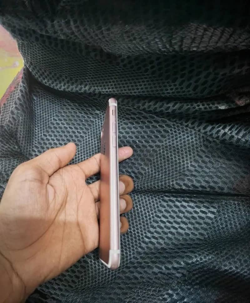 Apple iPhone 7 3