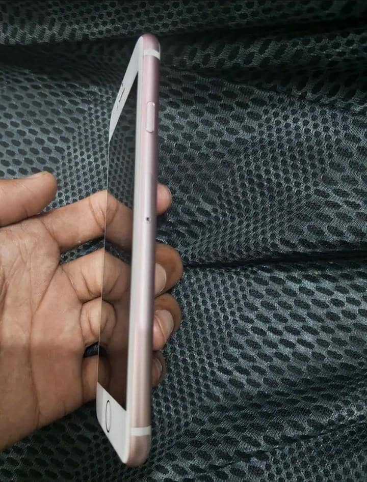 Apple iPhone 7 4