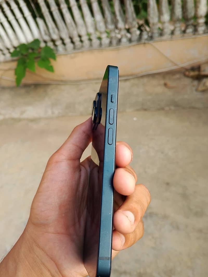 Apple iPhone 14 4
