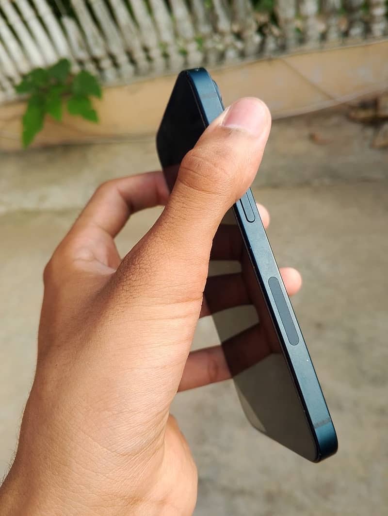 Apple iPhone 14 5