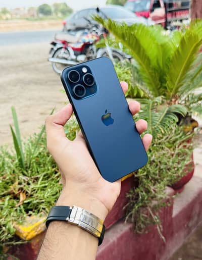 Apple iPhone 15 Pro Max Blue.