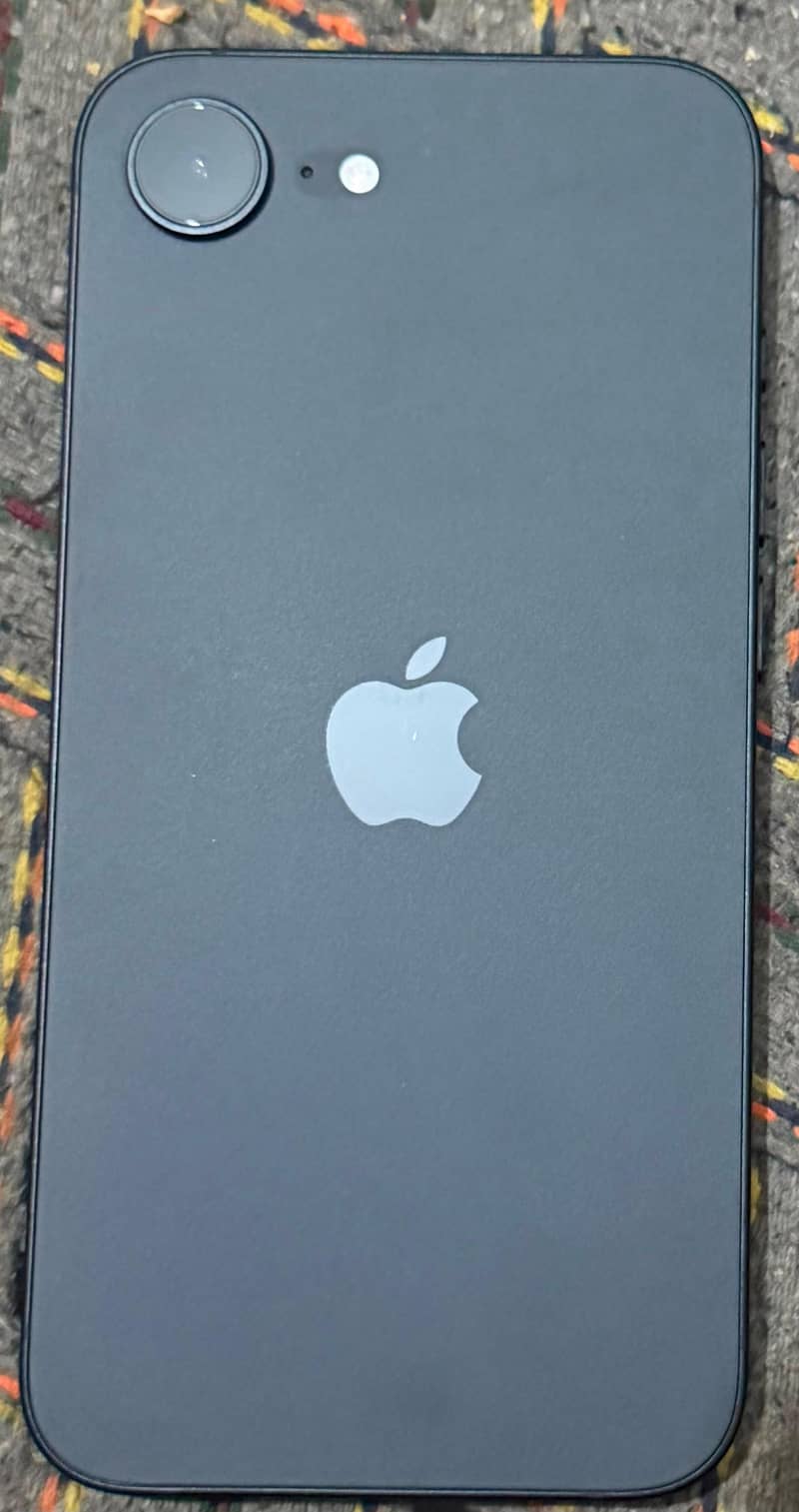 Apple iPhone 16e 0