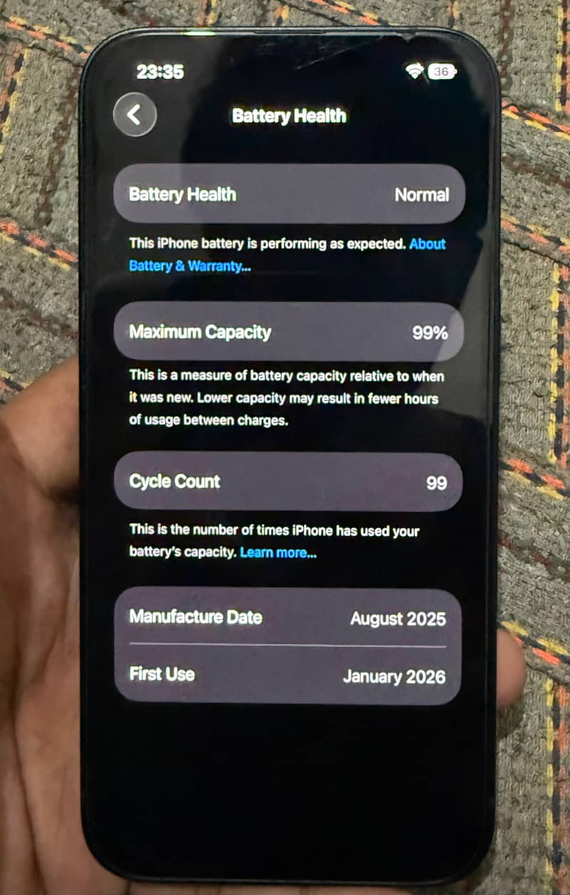 Apple iPhone 16e 1