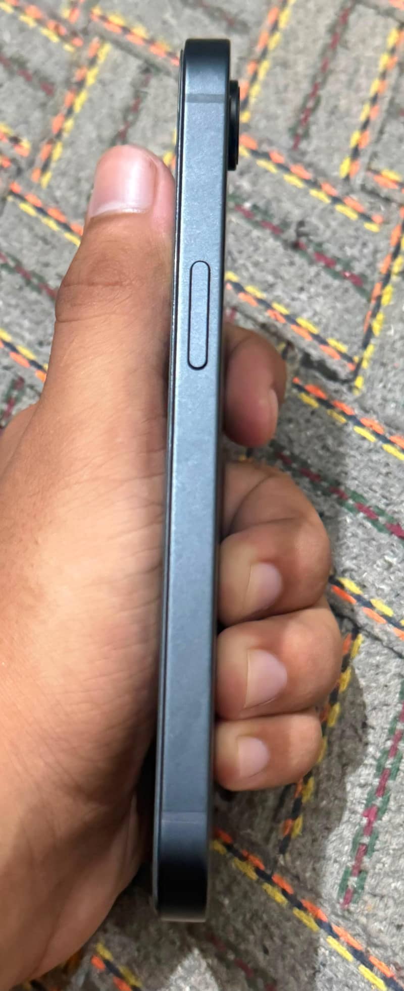 Apple iPhone 16e 6