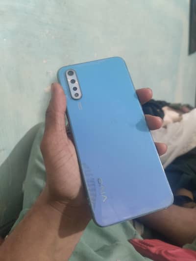 vivo s1 all ok one hand use