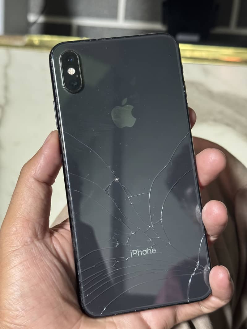 Apple iPhone XS Max 3