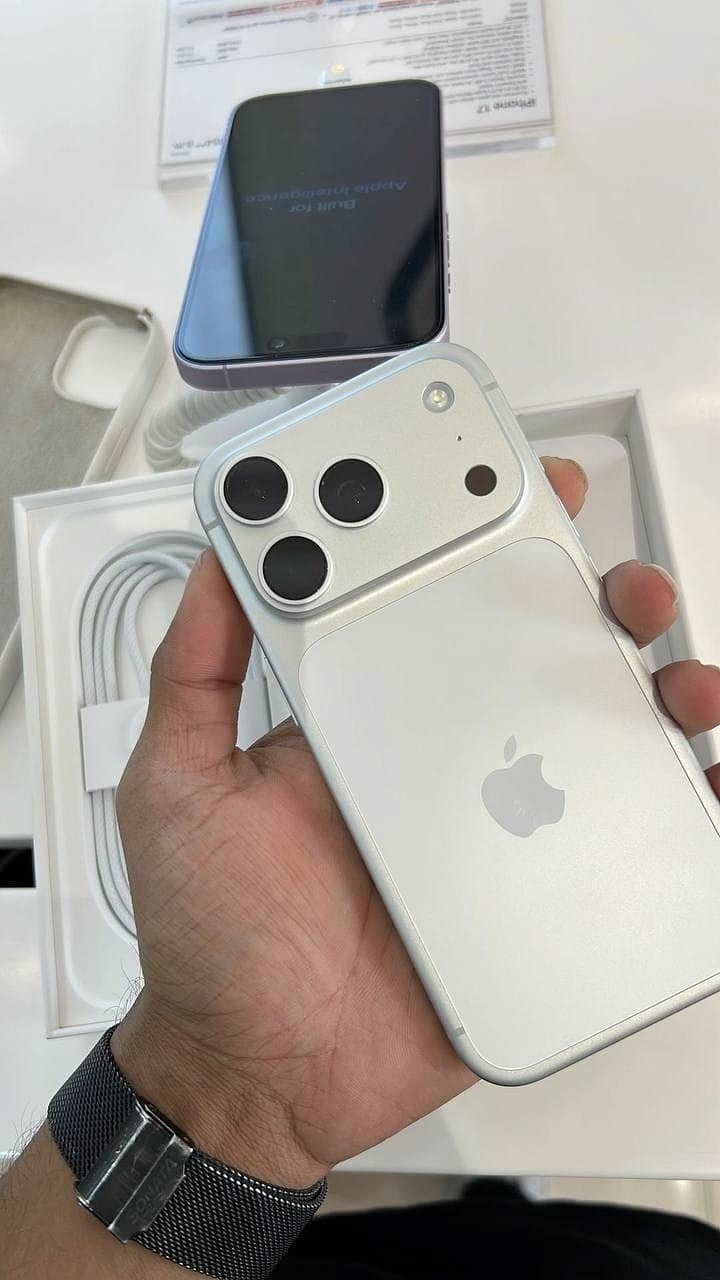 Apple iPhone 17 Pro Max 3