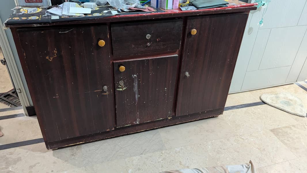 Cabinet 0