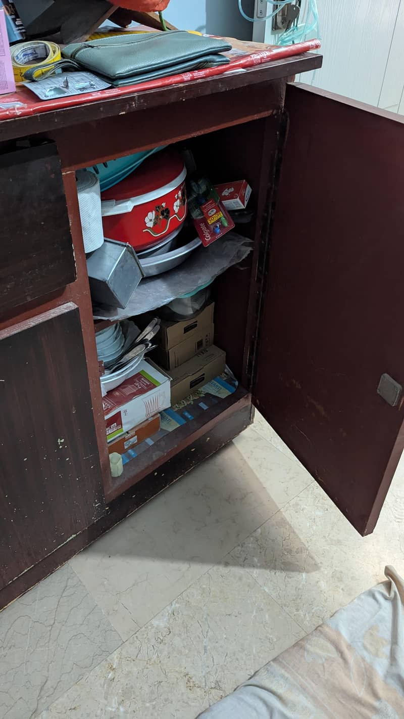 Cabinet 3