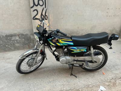 Honda 125  10/10 :;03056412379 lush condition