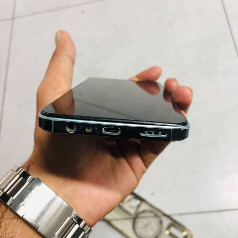 Realme C33 4