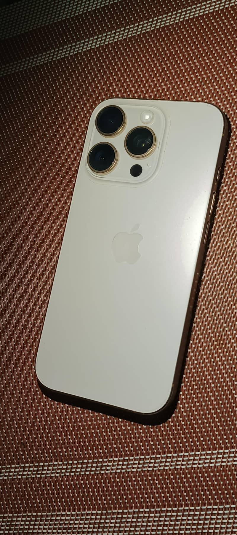 Apple iPhone 16 Pro 0