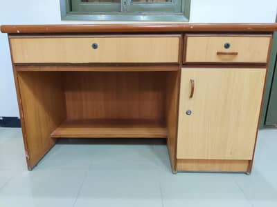 Table For Urgent Sale