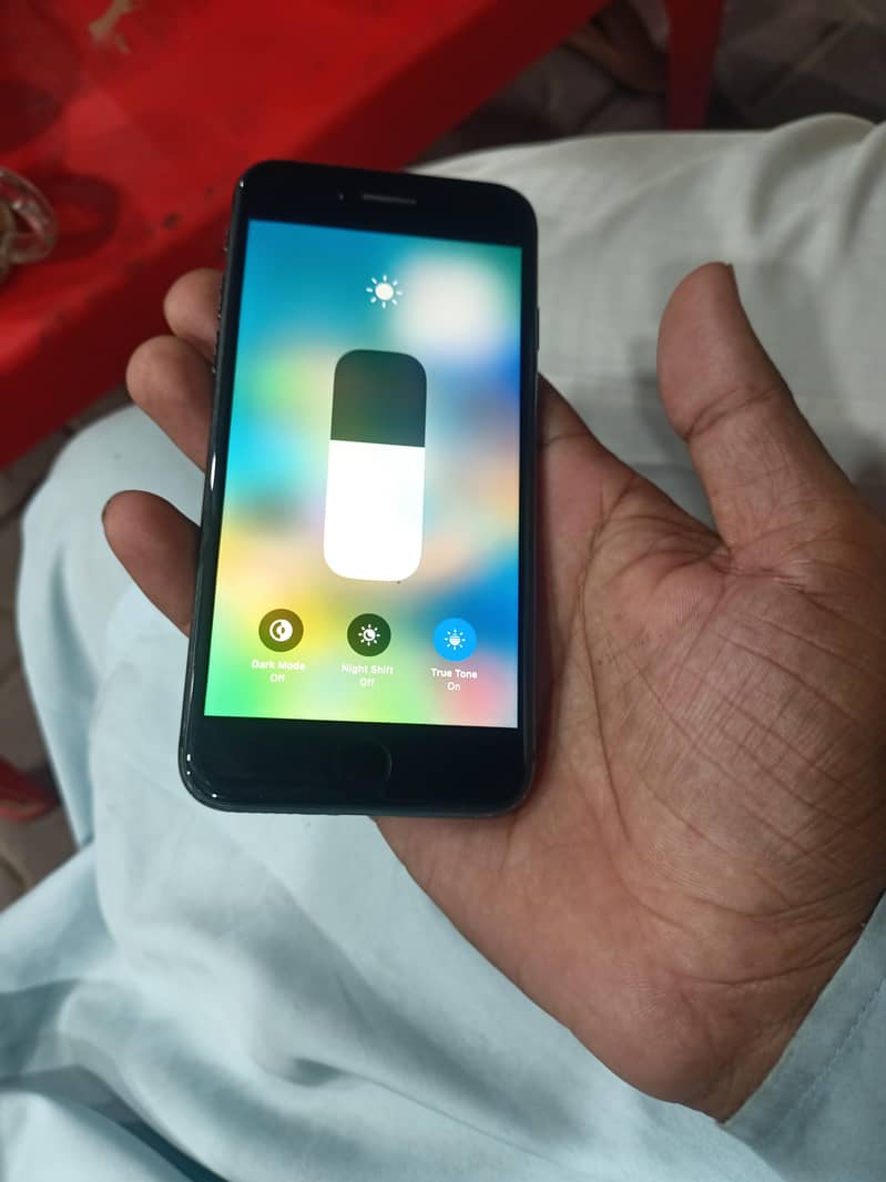 Apple iPhone 8 1