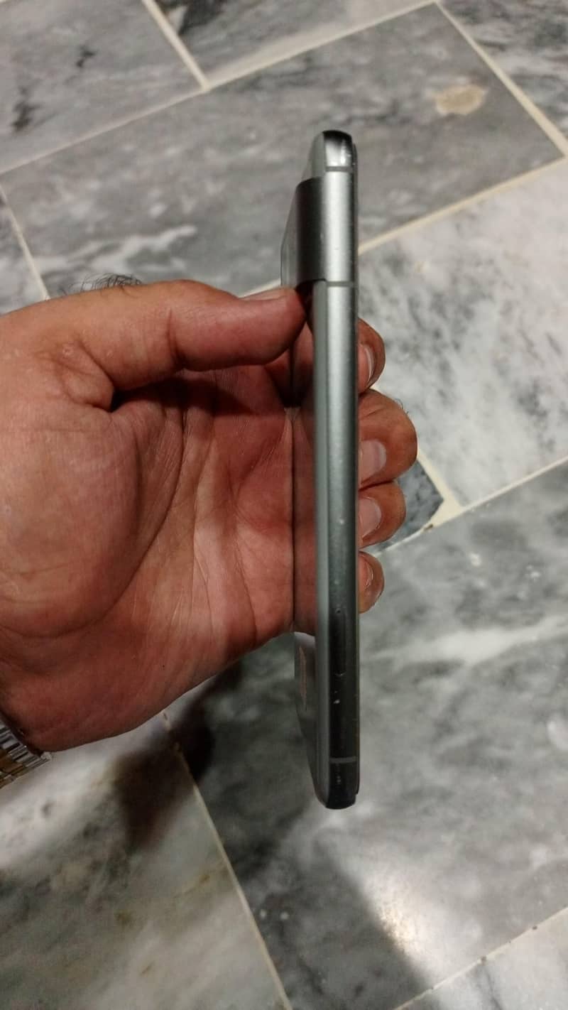 Google Pixel 8 4