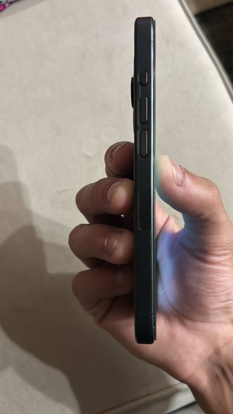 Apple iPhone 15 Pro 1