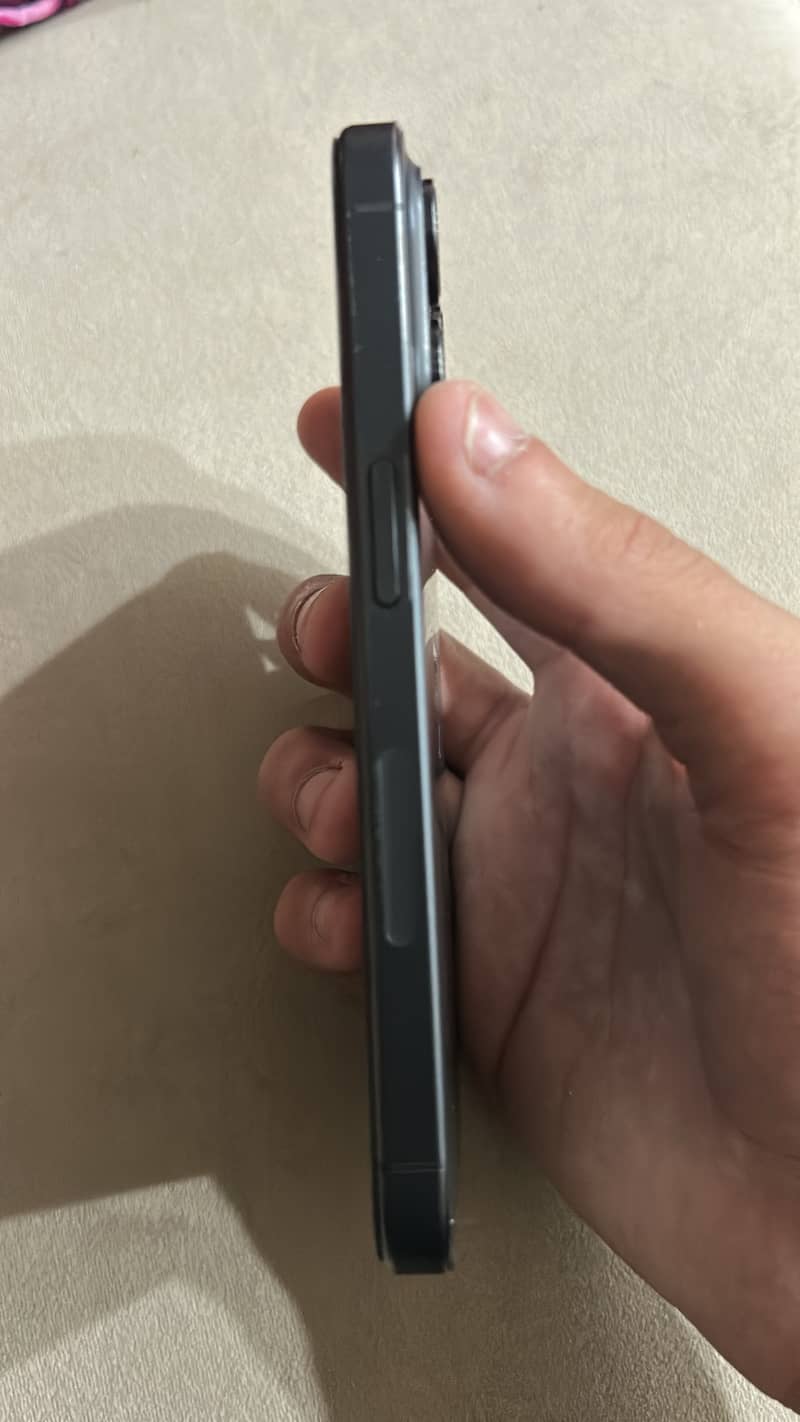 Apple iPhone 15 Pro 3