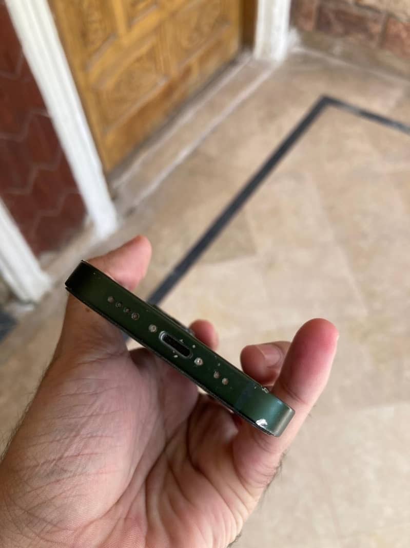 Apple iPhone 13 mini 8