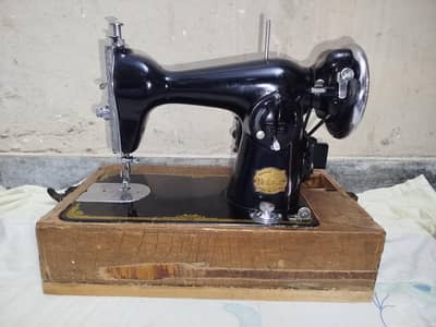 vintage 75 year old Delux japni  machine 100% perfect working like new