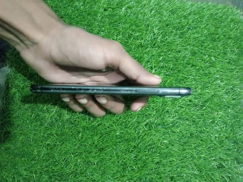 Apple iPhone X 3
