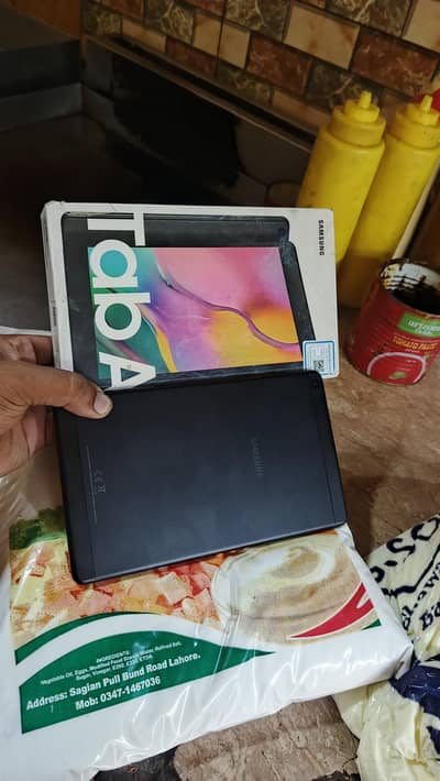 03064410933 coll watsaab 2GB RAM 32 GB MEMORY WHITH BOX ANR CHARGE