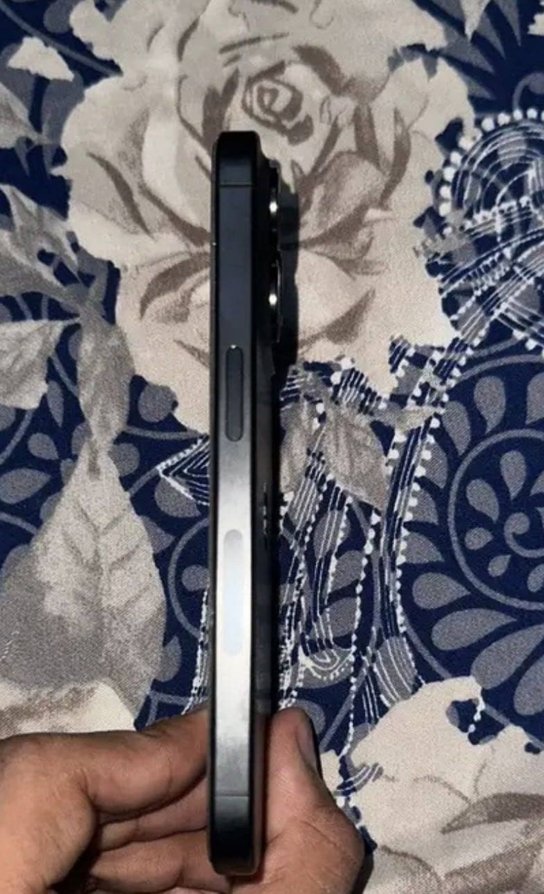 Apple iPhone 15 Pro 2
