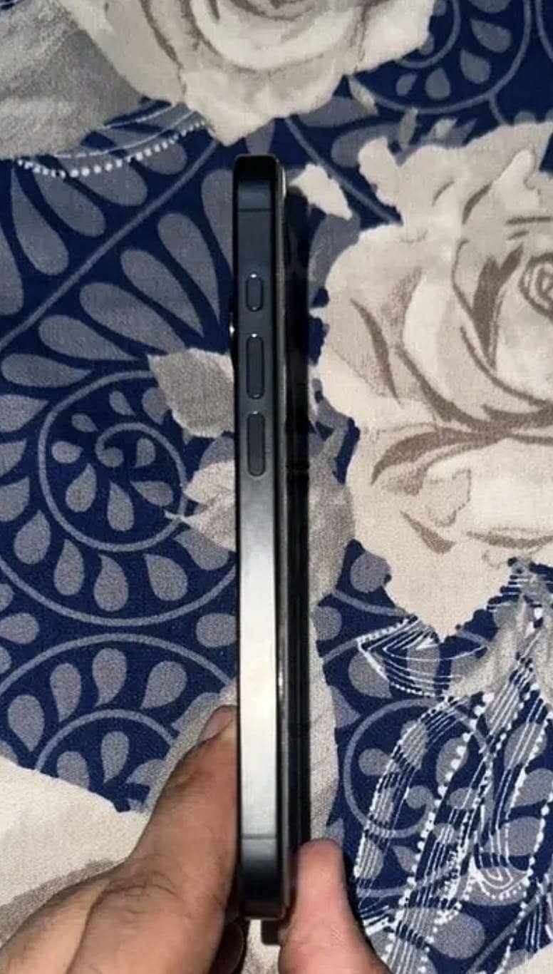 Apple iPhone 15 Pro 3