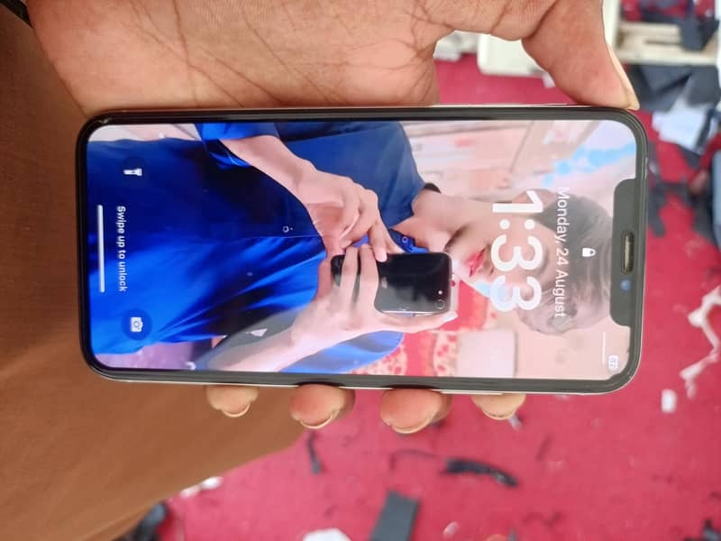 Apple iPhone X 3