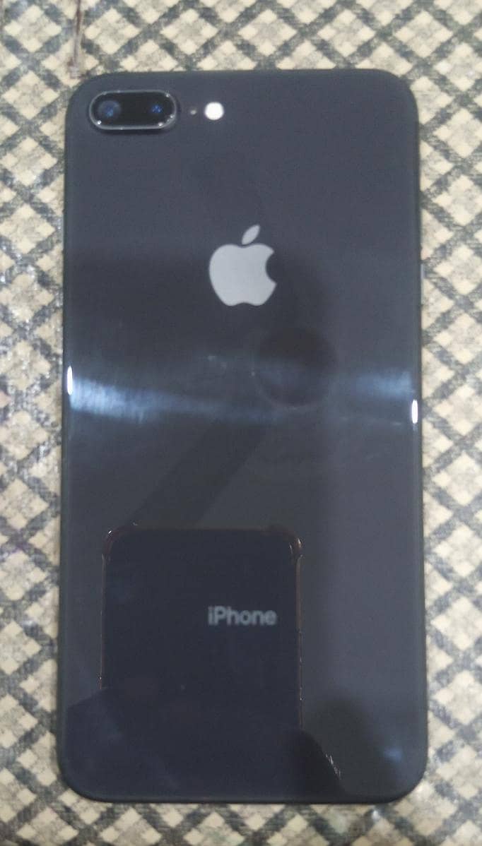 Apple iPhone 8 Plus 2