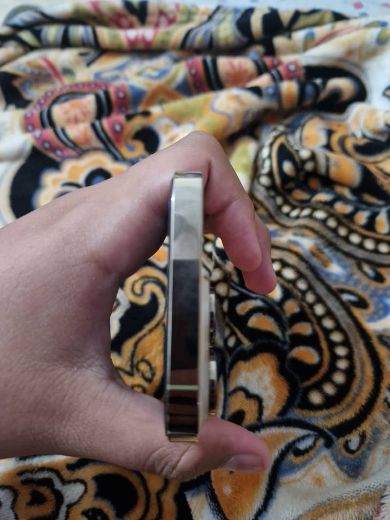 Apple iPhone 14 Pro 2