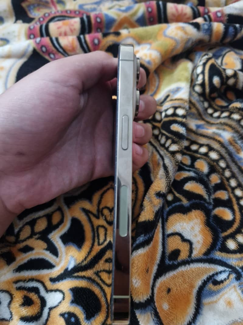 Apple iPhone 14 Pro 3