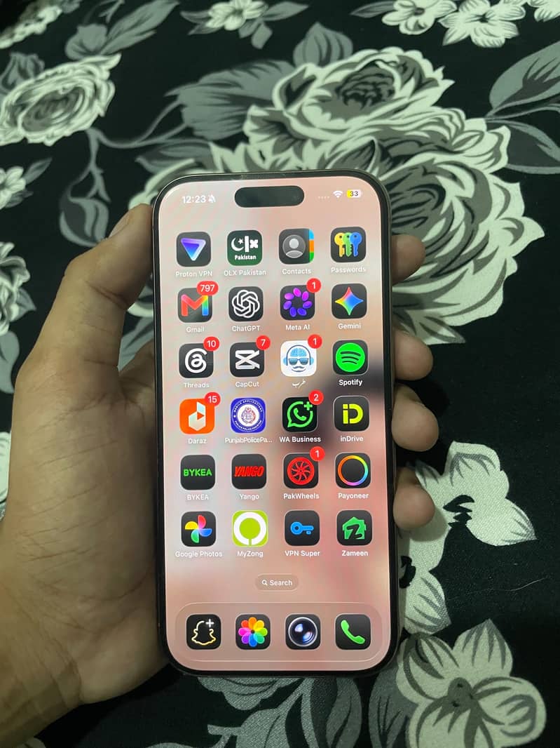 Apple iPhone 16 Pro 1