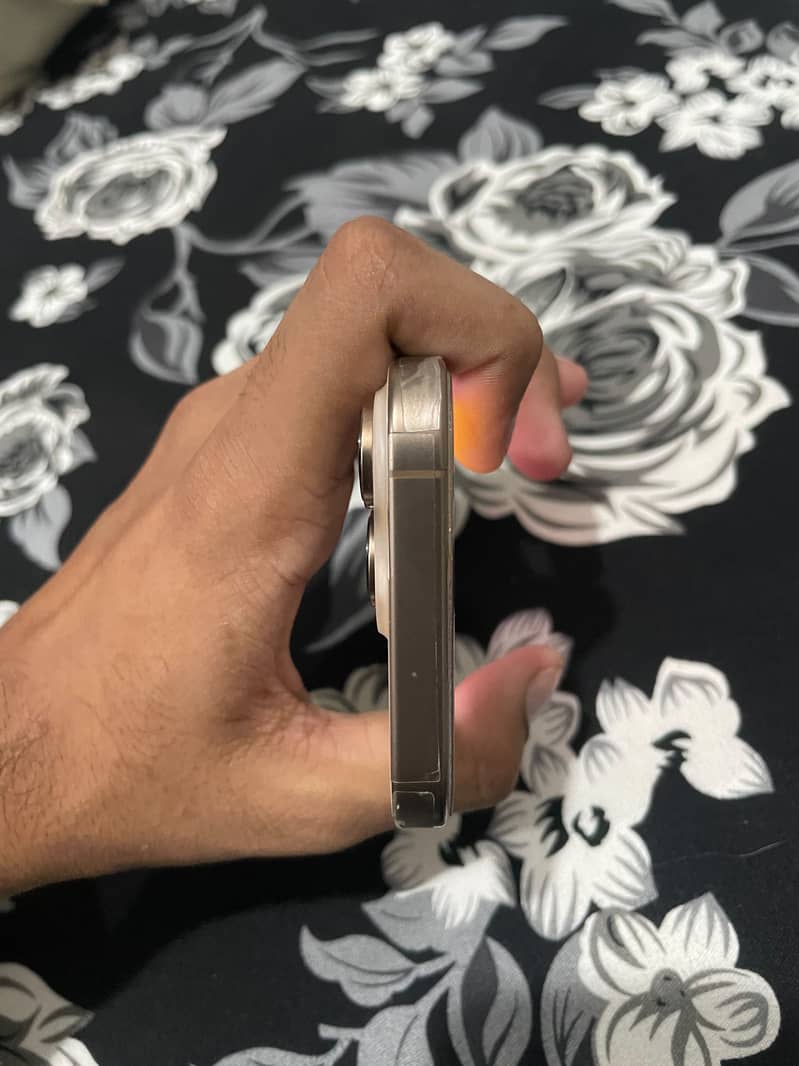 Apple iPhone 16 Pro 5